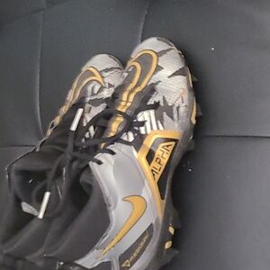 Nike Boys cleats size youth4